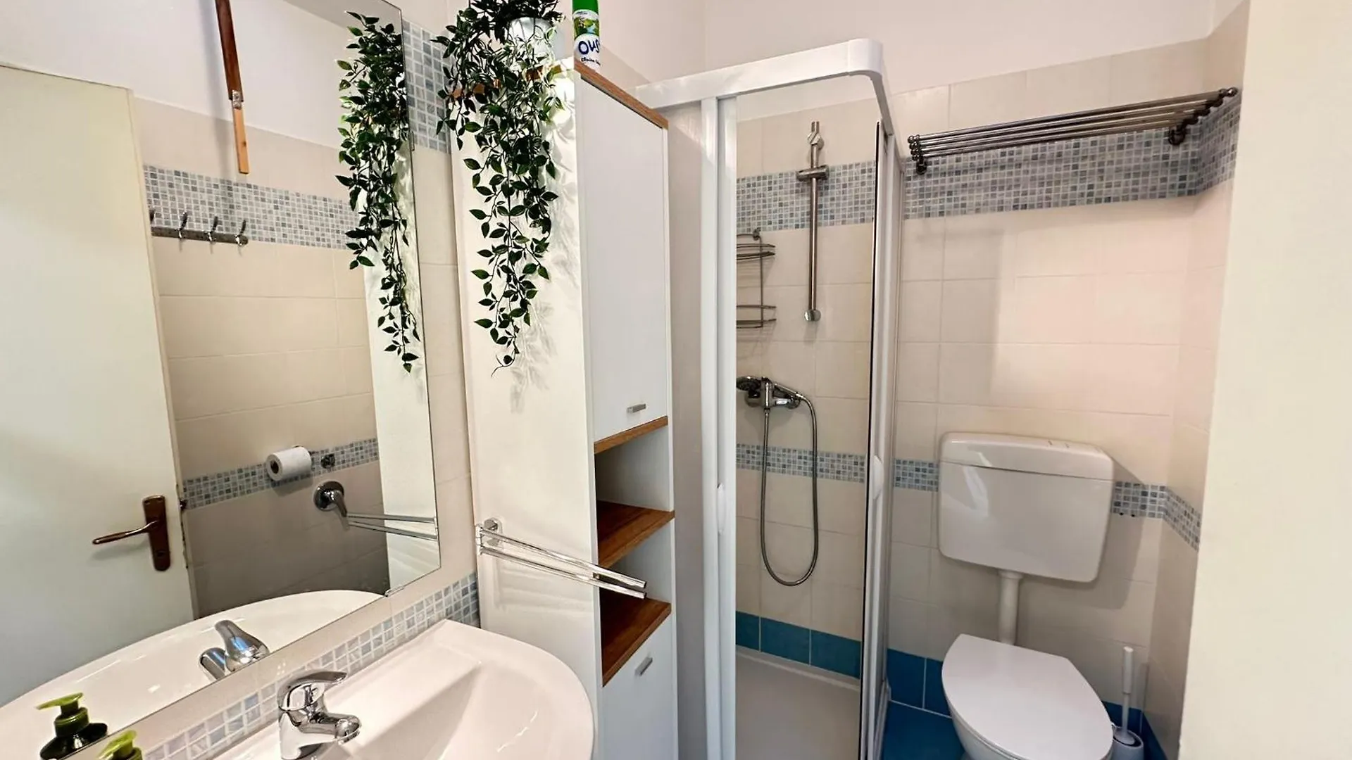 Renovated Villa By The Sea With Private Garden 比比翁