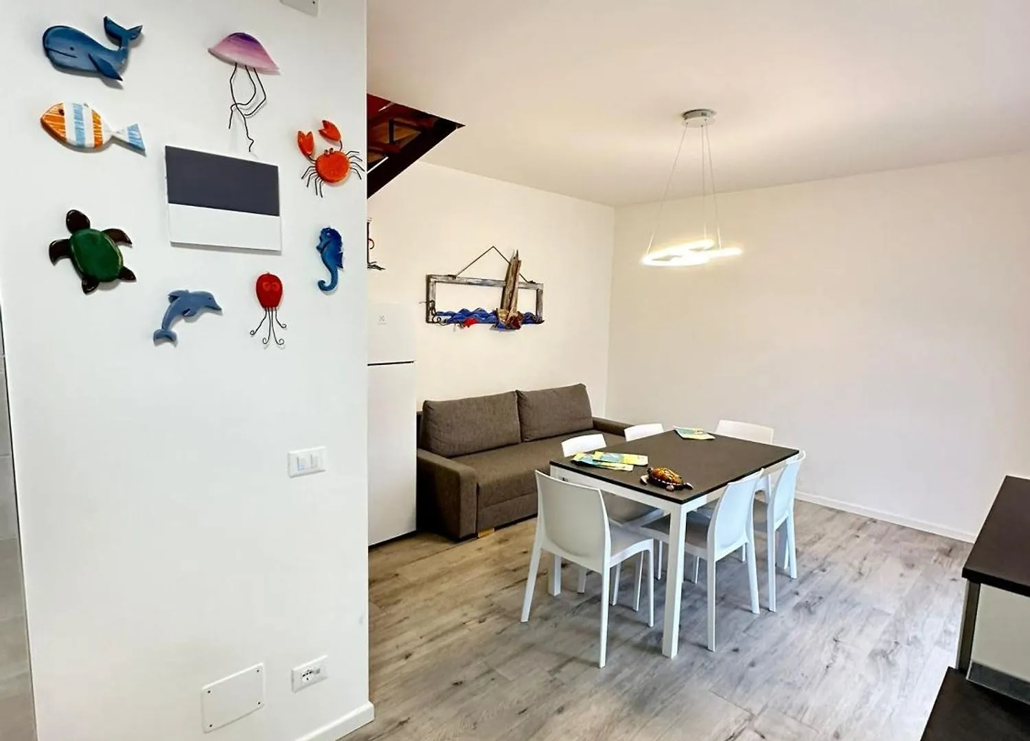 Renovated Villa By The Sea With Private Garden 比比翁